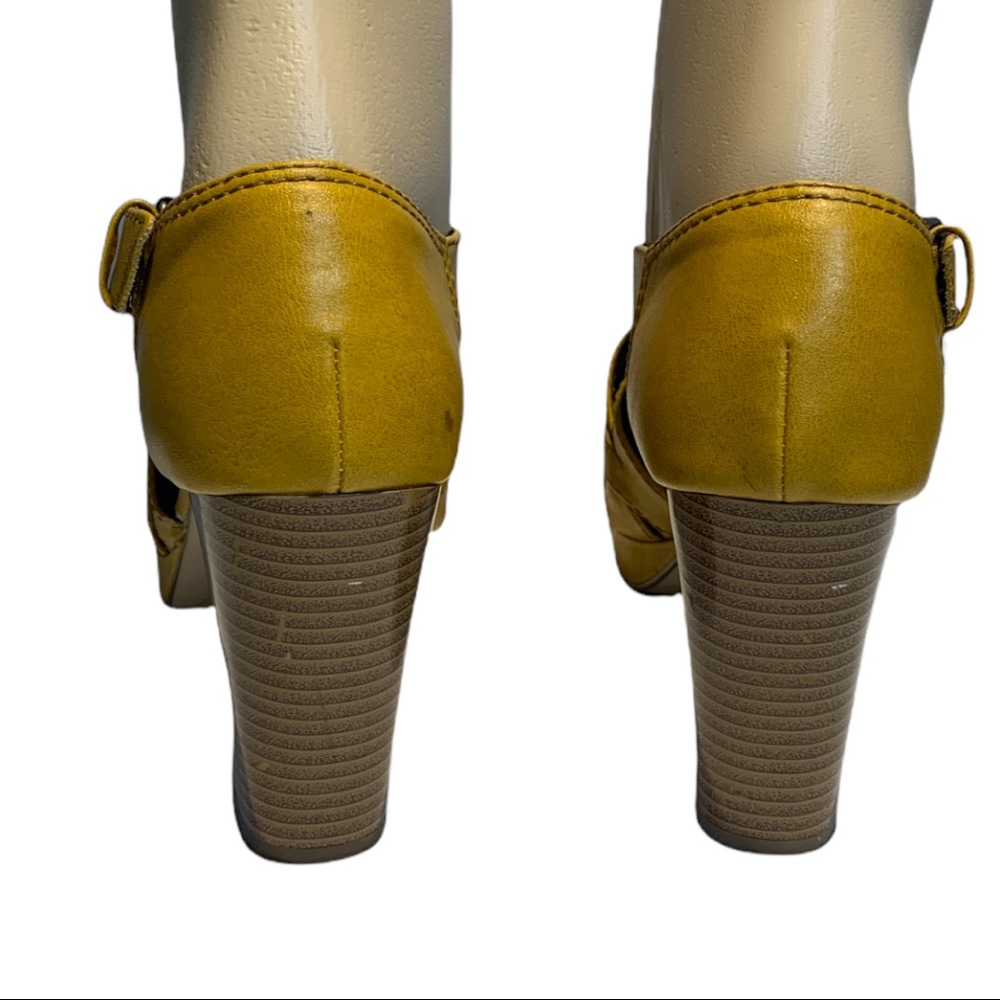 American eagle Yellow Block Heels - Picture 5 of 8